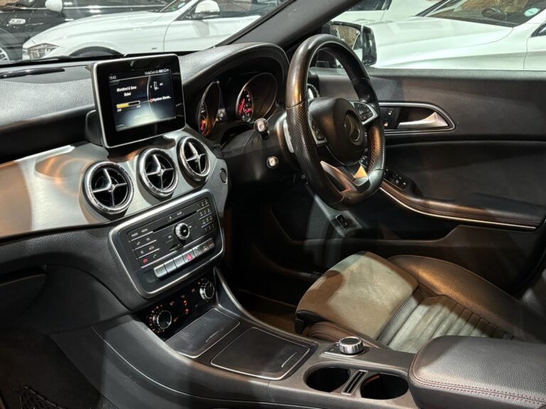 2017-Mercedes-Benz-CLA-220d- AMG-Line-11