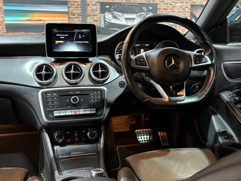 2017-Mercedes-Benz-CLA-220d- AMG-Line-12