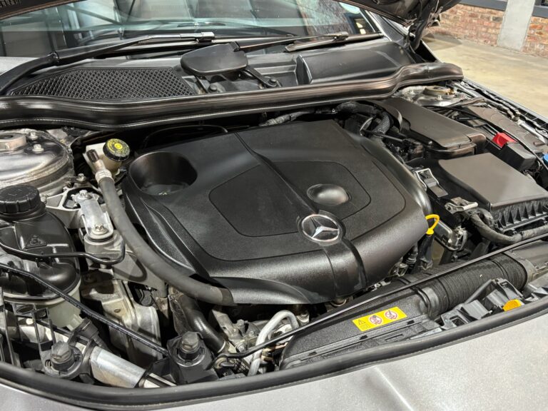 2017-Mercedes-Benz-CLA-220d- AMG-Line-16