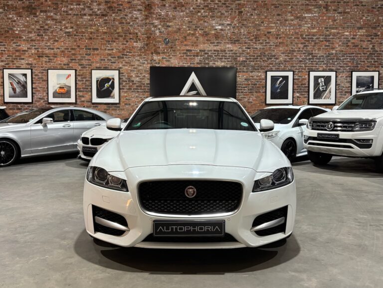 2017-Jaguar-XF-35t-R-Sport-2