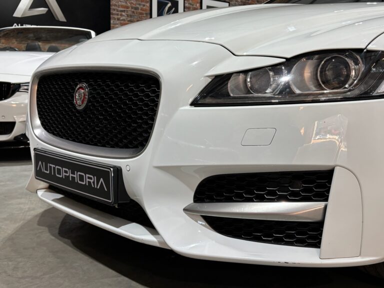 2017-Jaguar-XF-35t-R-Sport-8