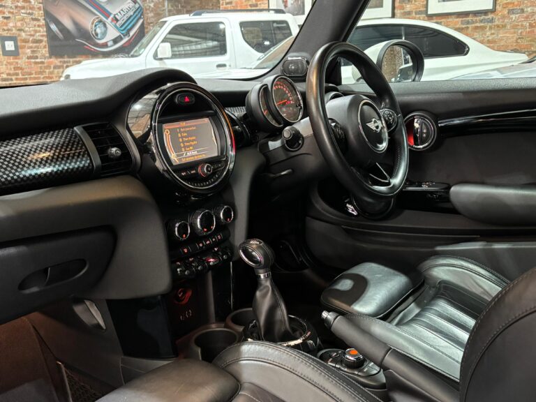 2017-MINI-Hatch-Cooper S-Hatch-3-Door-Auto-Autophoria-Fourways-9