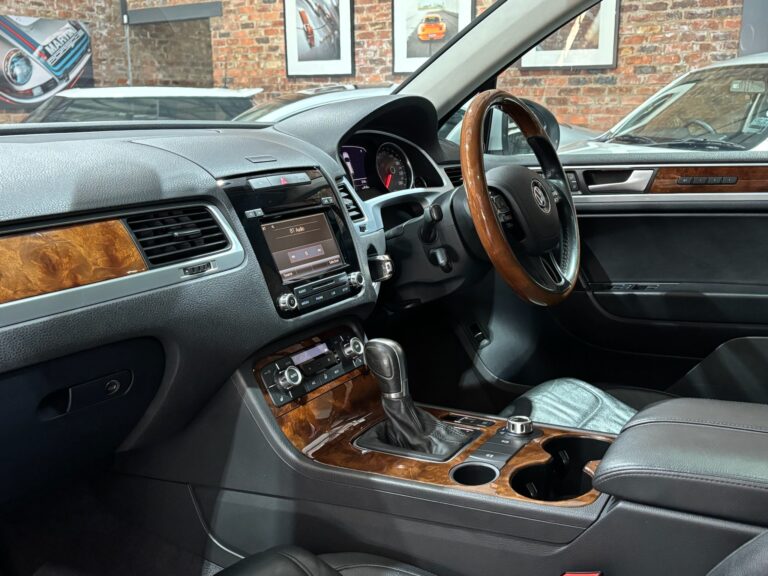2014- Volkswagen- Touareg-V6- TDI- 11