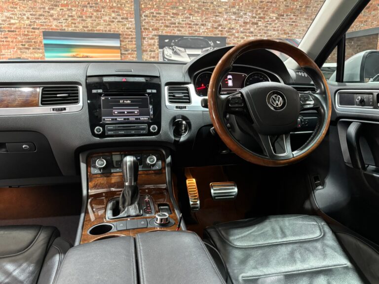 2014- Volkswagen- Touareg-V6- TDI- 12