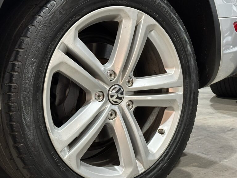2014- Volkswagen- Touareg-V6- TDI- 9