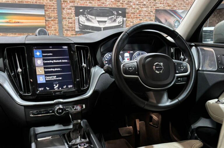 2018-Volvo-XC60-D5-AWD-Momentum-Autophoria-Fourways-12