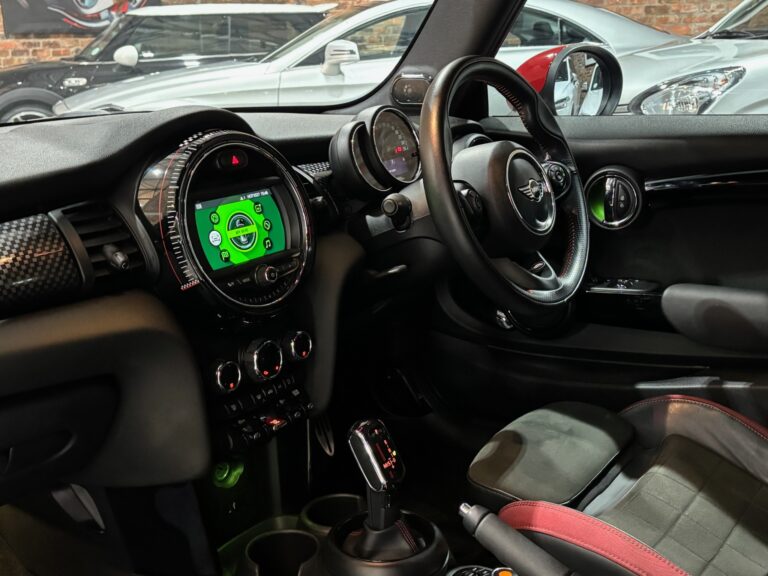 2019-MINI- Hatch- John -Cooper -Works -Hatch -3-Door- Sports-Auto-11