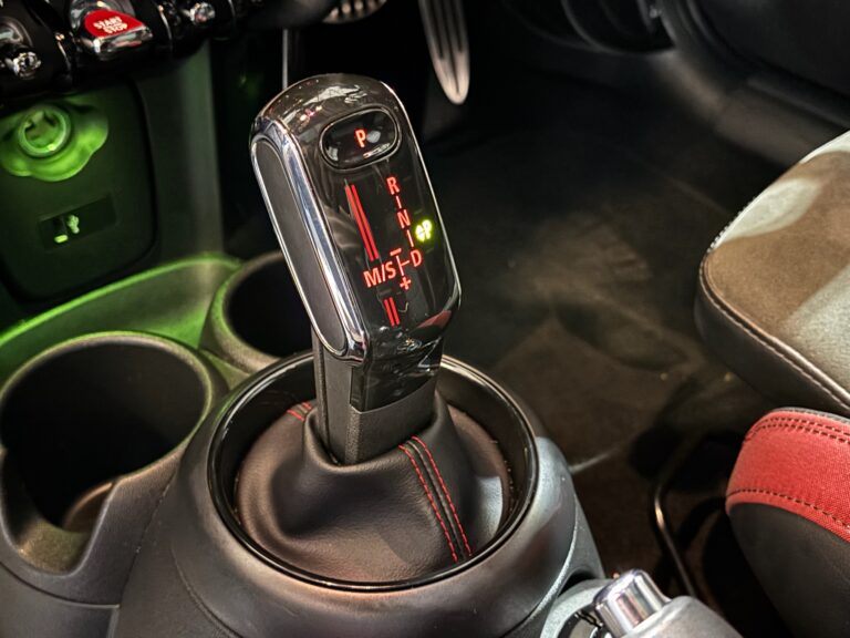 2019-MINI- Hatch- John -Cooper -Works -Hatch -3-Door- Sports-Auto-13