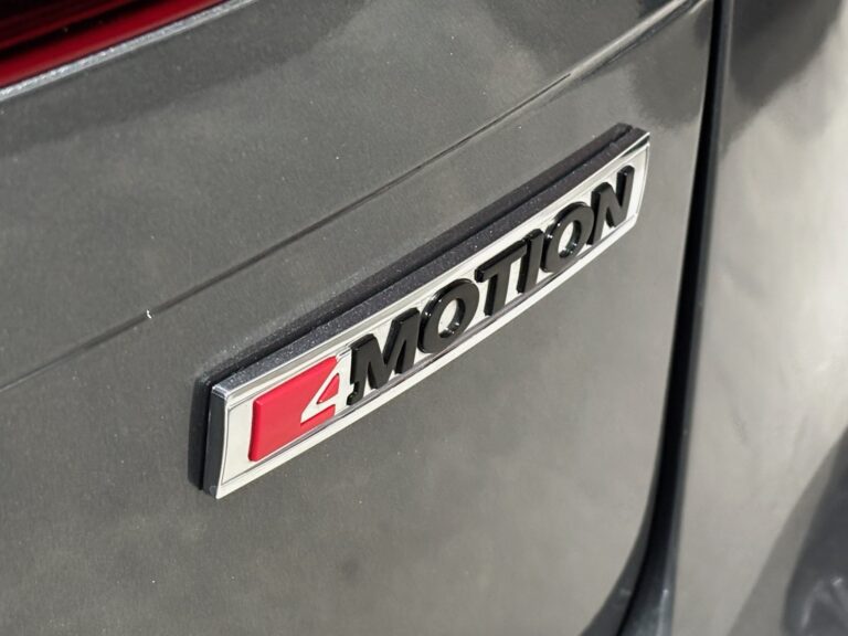 2018-Volkswagen-Tiguan-2.0-TSI-4-Motion-Highligh-R-Line-12