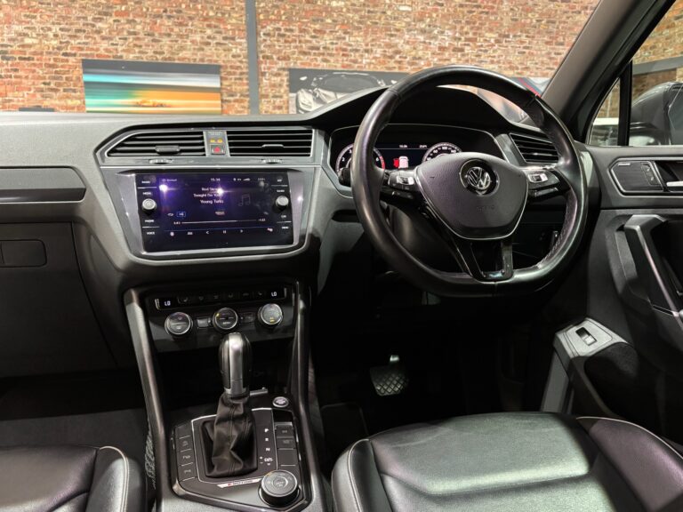 2018-Volkswagen-Tiguan-2.0-TSI-4-Motion-Highligh-R-Line-15