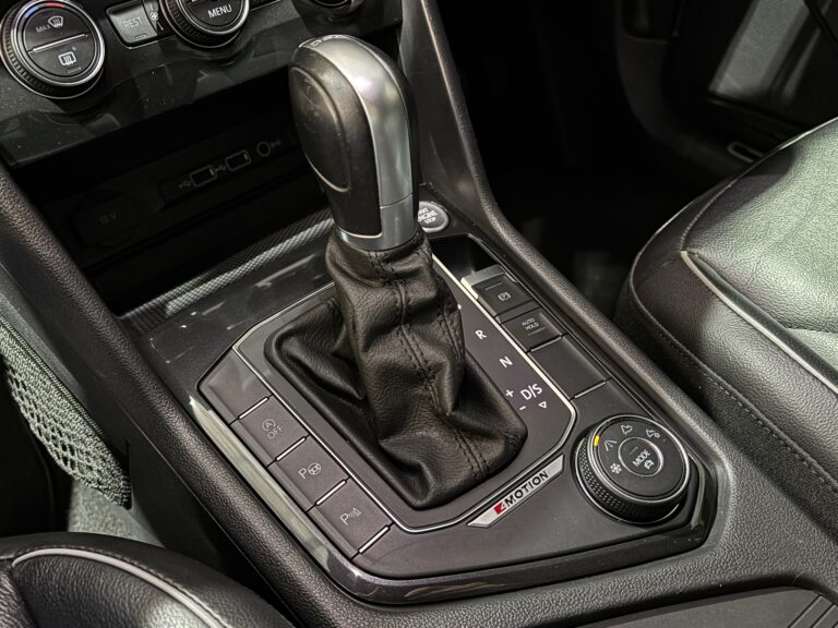 2018-Volkswagen-Tiguan-2.0-TSI-4-Motion-Highligh-R-Line-17