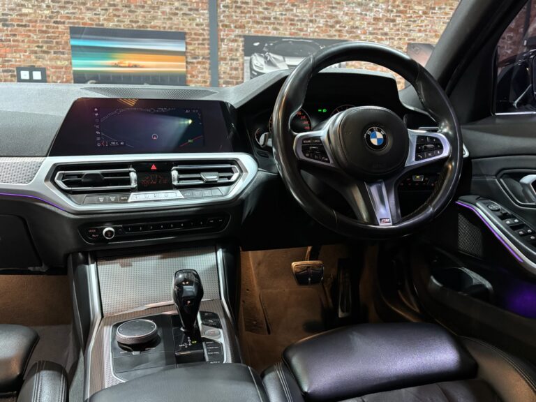 2020-BMW-3- Series- 320i- M- Sport- Launch- Edition- 12