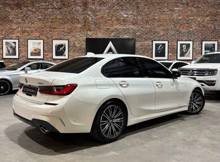 2020-BMW-3- Series- 320i- M- Sport- Launch- Edition- 4