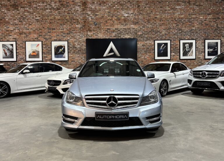 2012-Mercedes-Benz_C-Class_-C350-_Avantgarde-2