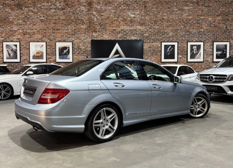2012-Mercedes-Benz_C-Class_-C350-_Avantgarde-4