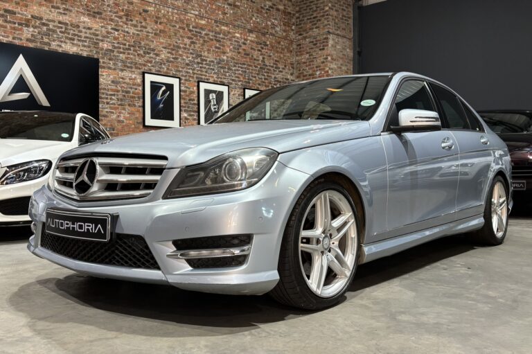 2012-Mercedes-Benz_C-Class_-C350-_Avantgarde-6