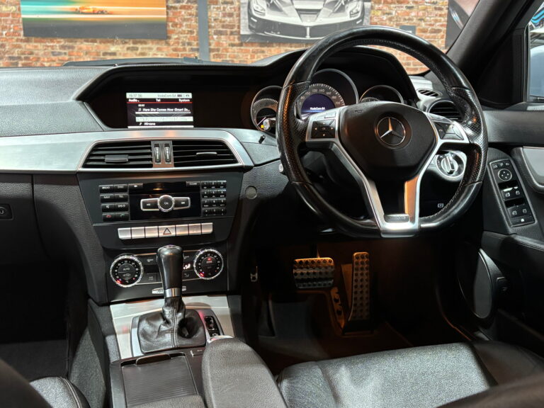 2012-Mercedes-Benz_C-Class_-C350-_Avantgarde-12