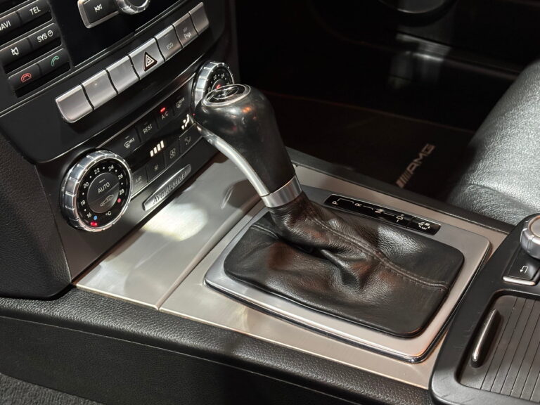 2012-Mercedes-Benz_C-Class_-C350-_Avantgarde-13