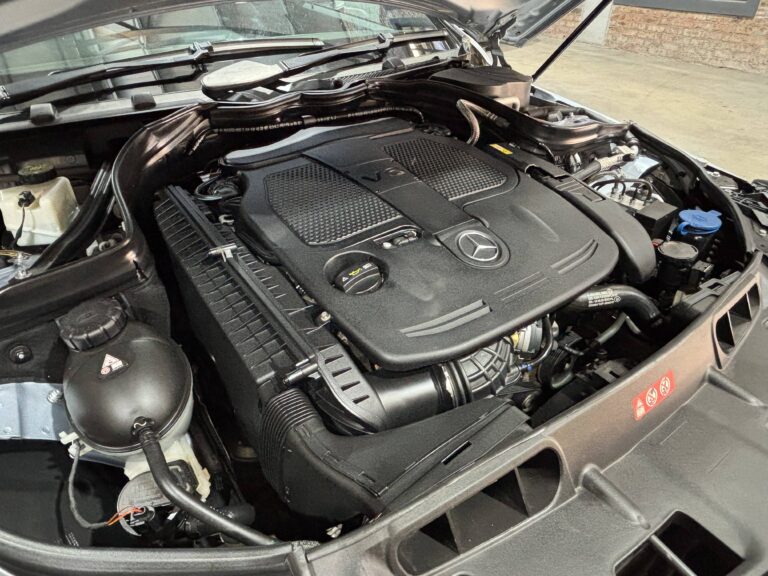 2012-Mercedes-Benz_C-Class_-C350-_Avantgarde-16