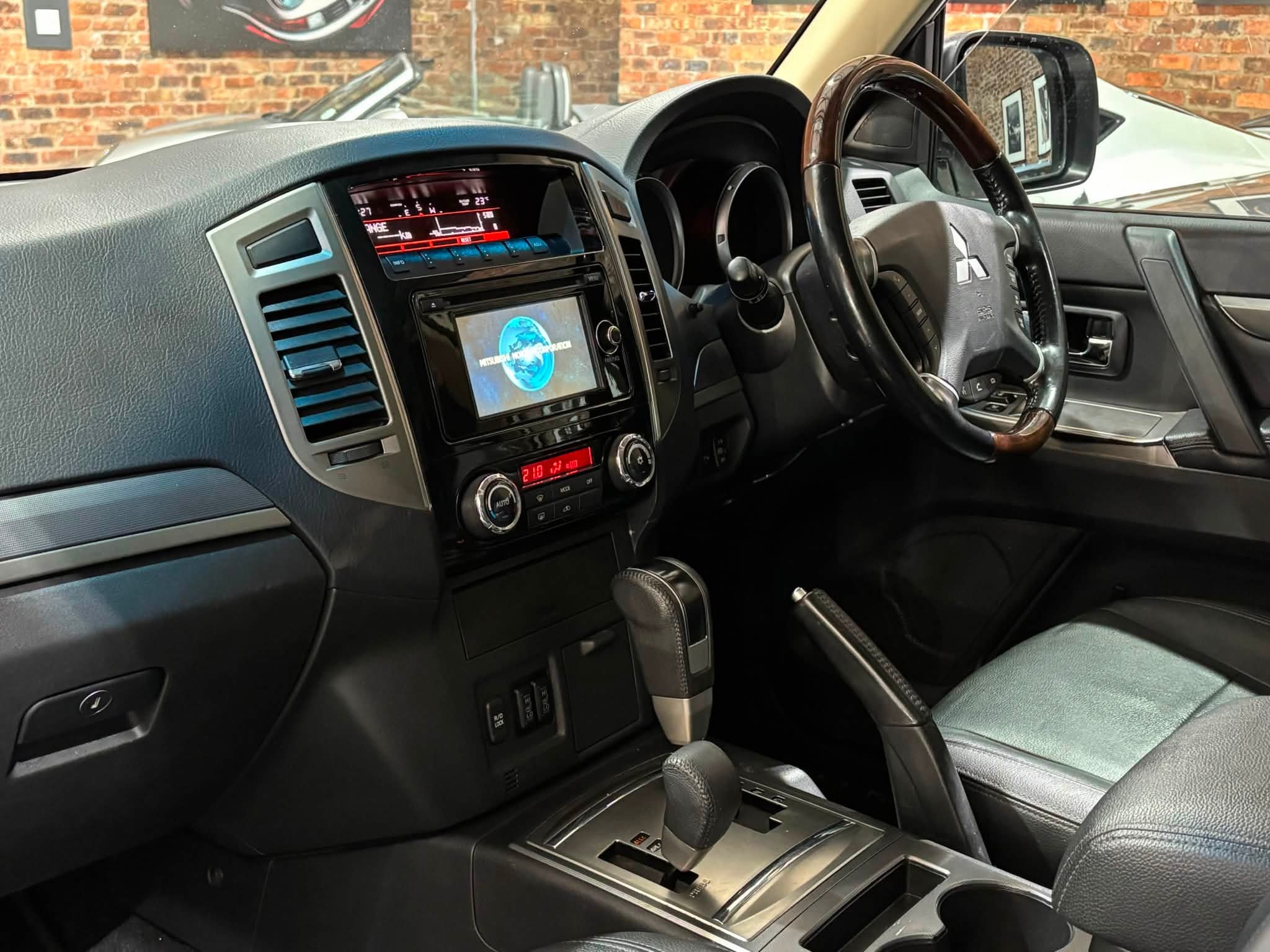 2015- Mitsubishi-Pajero-3-Door-3.2-Di-D-GLS - Autophoria-Fourways - 11