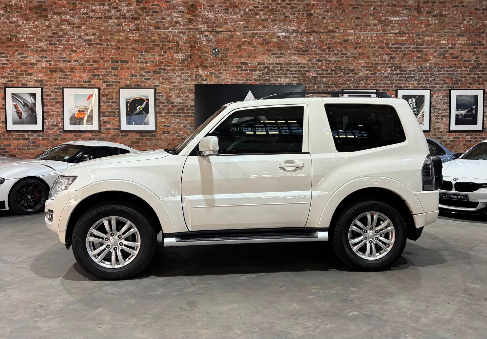 2015- Mitsubishi-Pajero-3-Door-3.2-Di-D-GLS - Autophoria-Fourways - 3