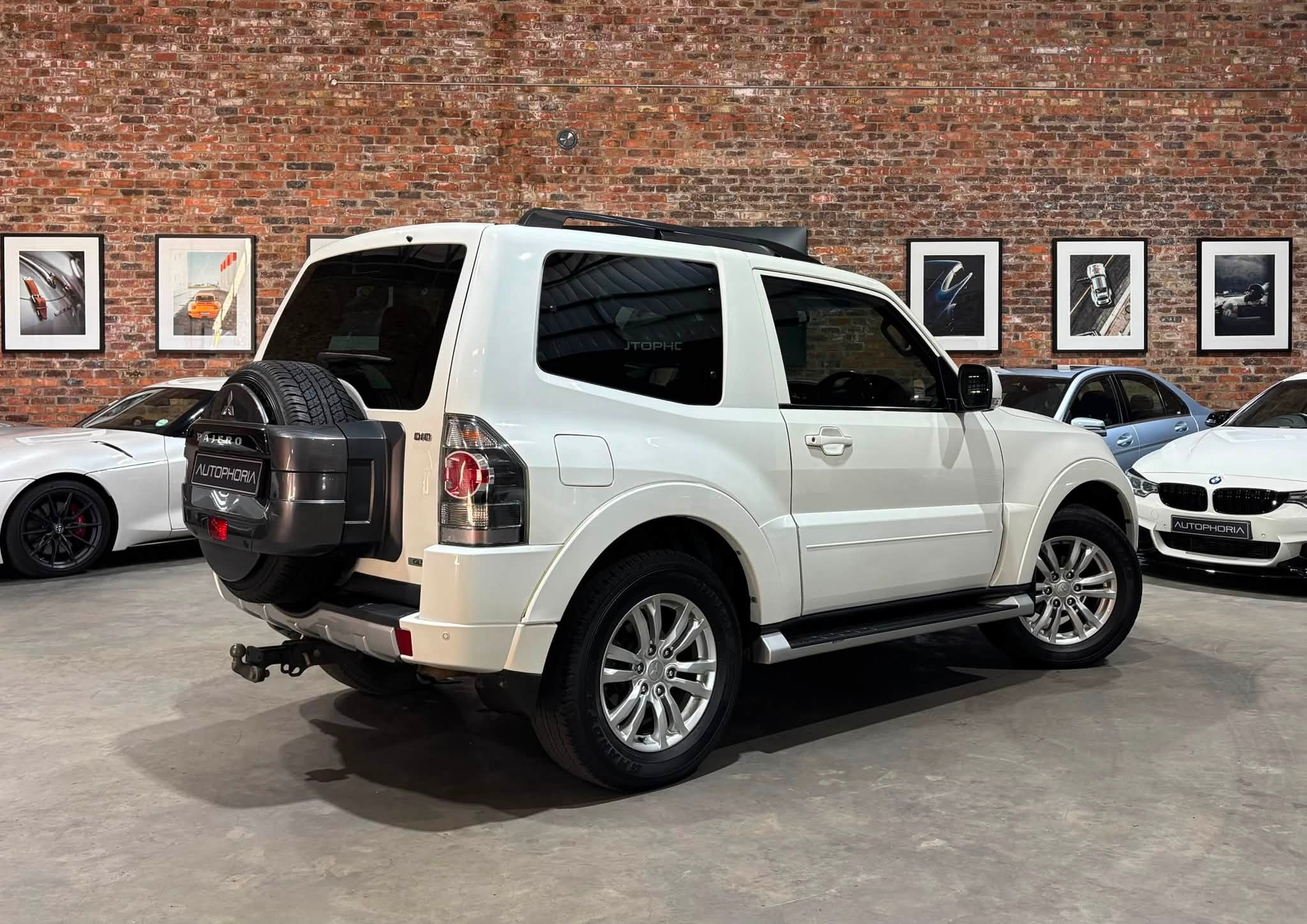 2015- Mitsubishi-Pajero-3-Door-3.2-Di-D-GLS - Autophoria-Fourways- 4