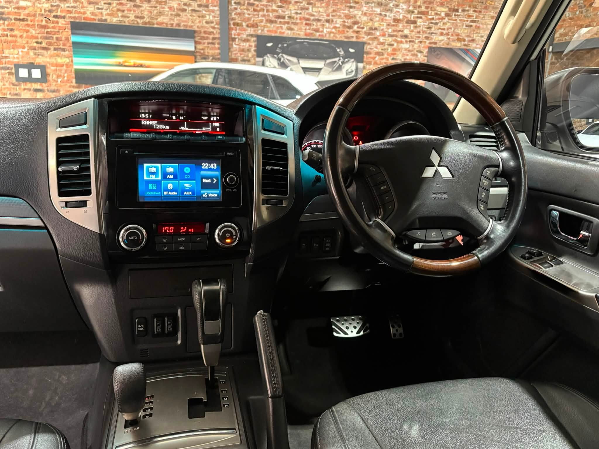 2016- Mitsubishi-Pajero-3-Door-3.2-Di-D-GLS - Autophoria-Fourways - 13