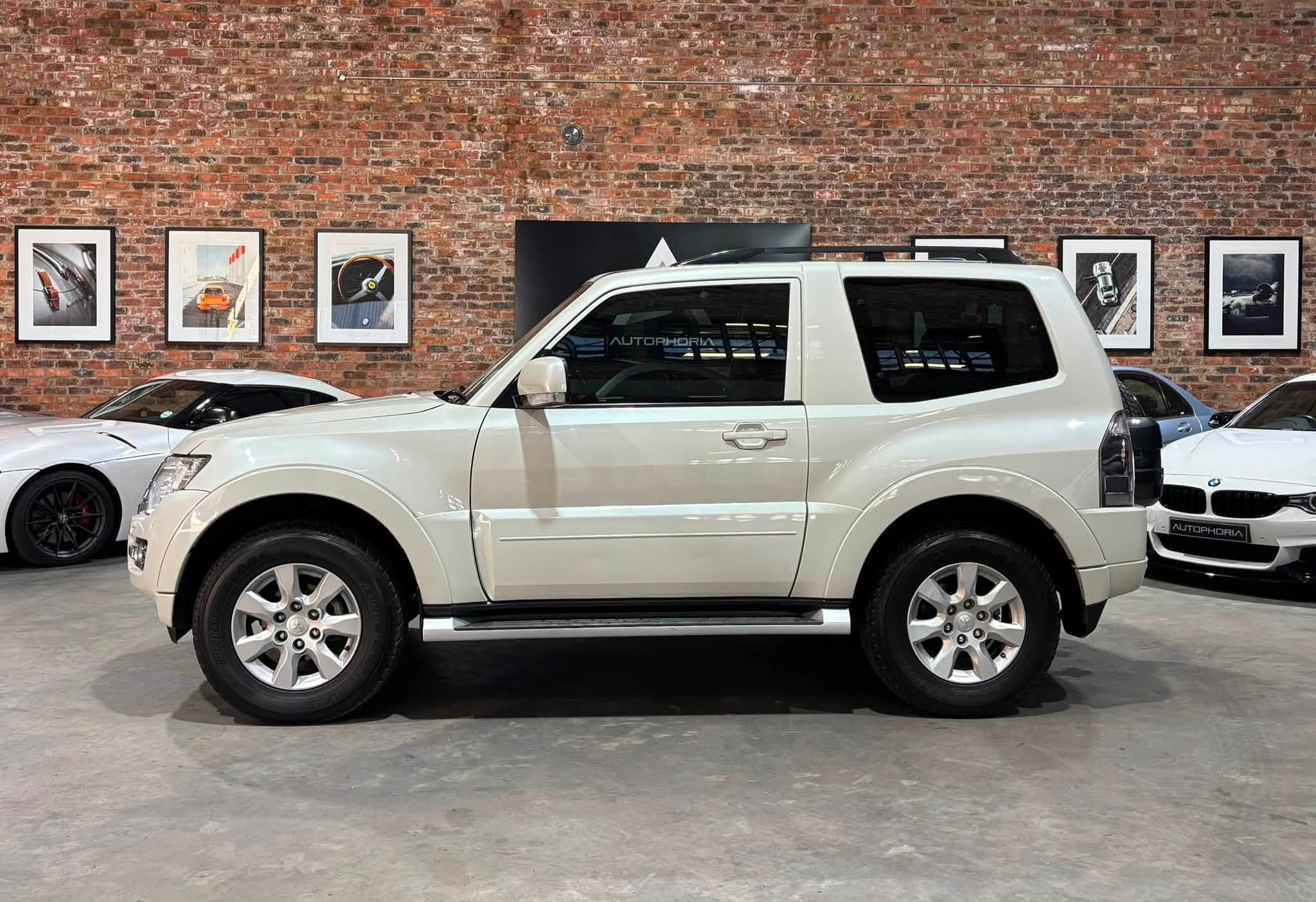 2016- Mitsubishi-Pajero-3-Door-3.2-Di-D-GLS - Autophoria-Fourways - 3