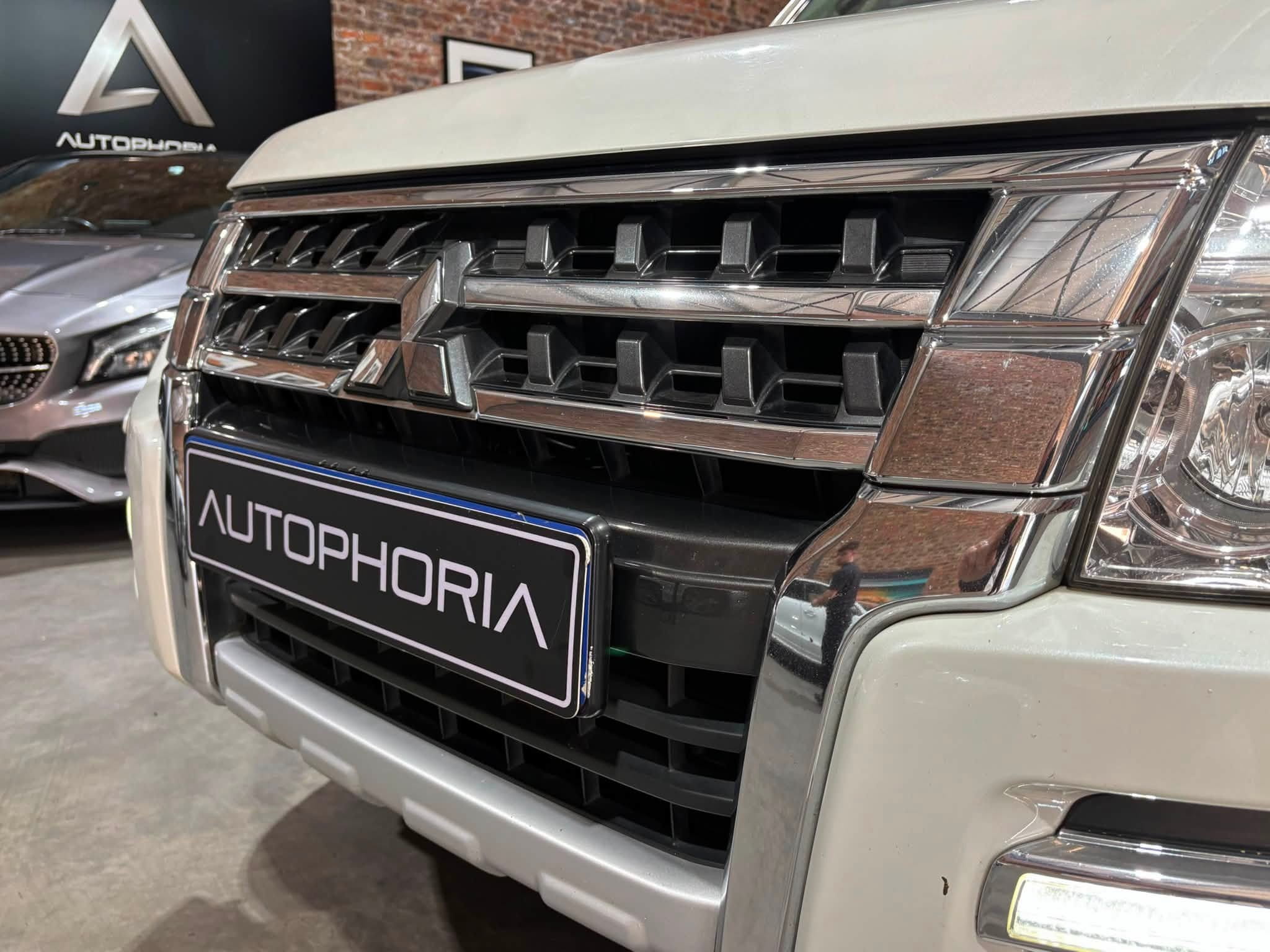 2016- Mitsubishi-Pajero-3-Door-3.2-Di-D-GLS - Autophoria-Fourways - 8