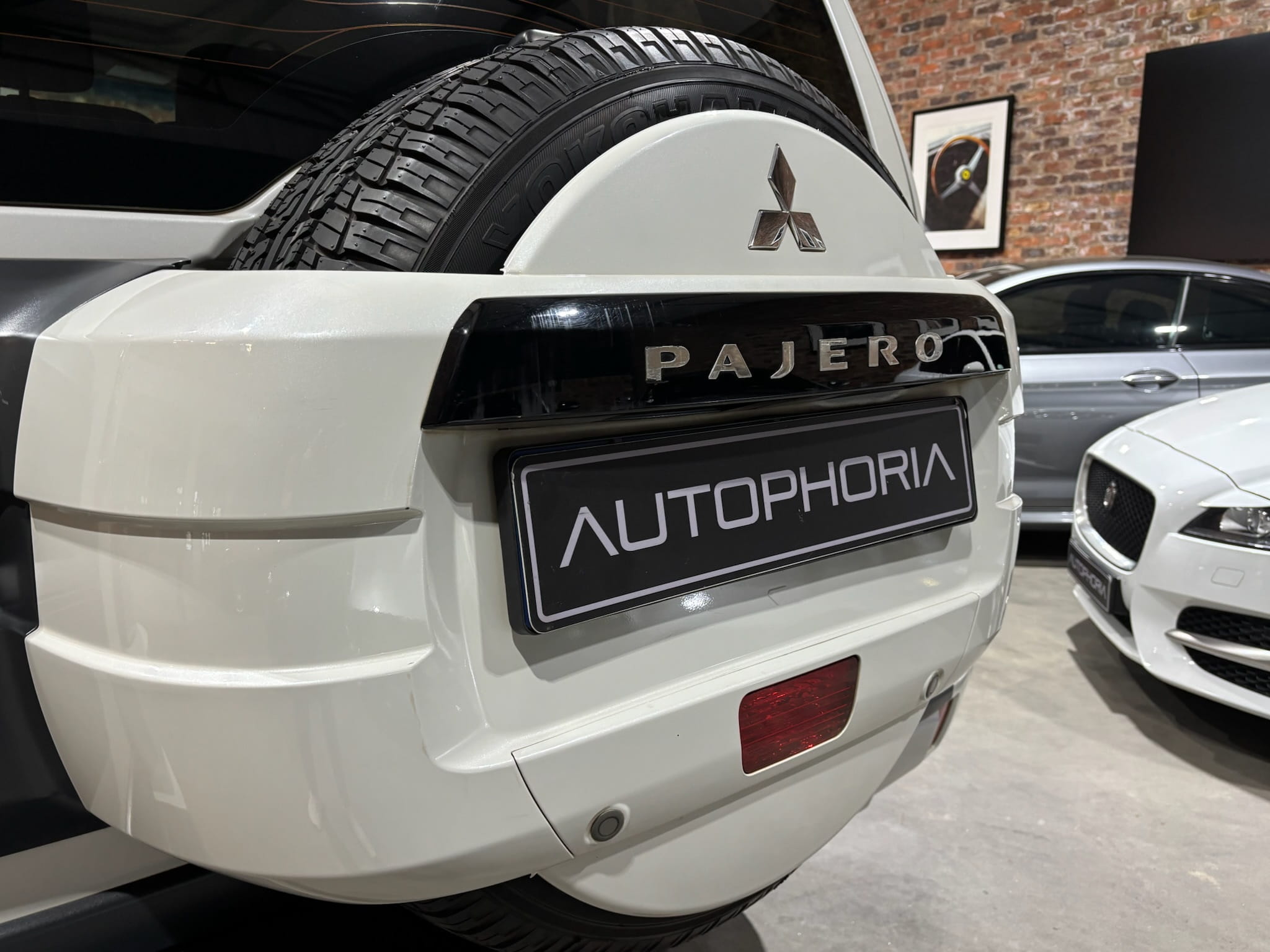 2013-Mitsubishi-Pajero-3-Door-3.2DI-D-GLS-Autophoria-Fourways-11