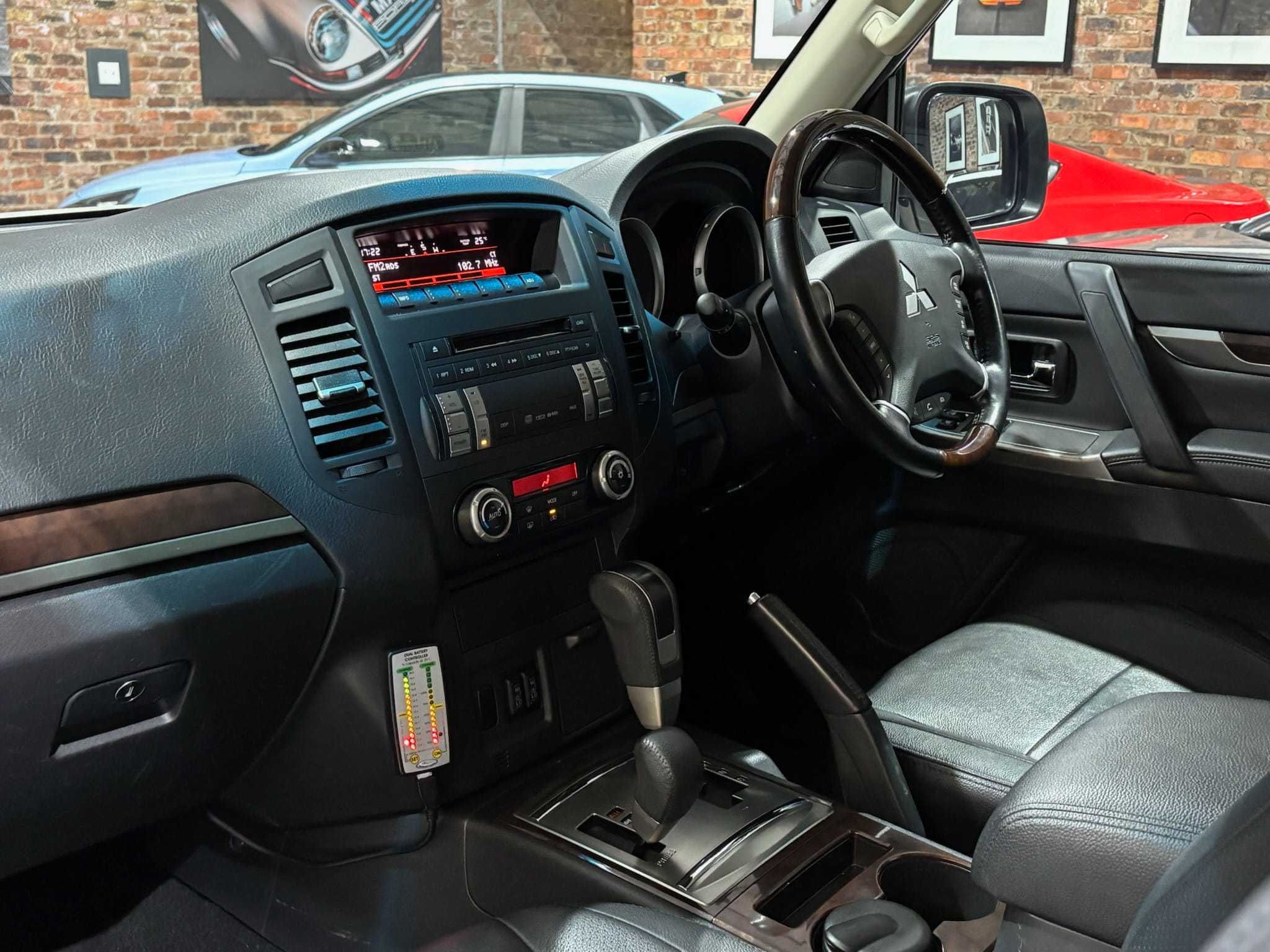 2013-Mitsubishi-Pajero-3-Door-3.2DI-D-GLS-Autophoria-Fourways-12