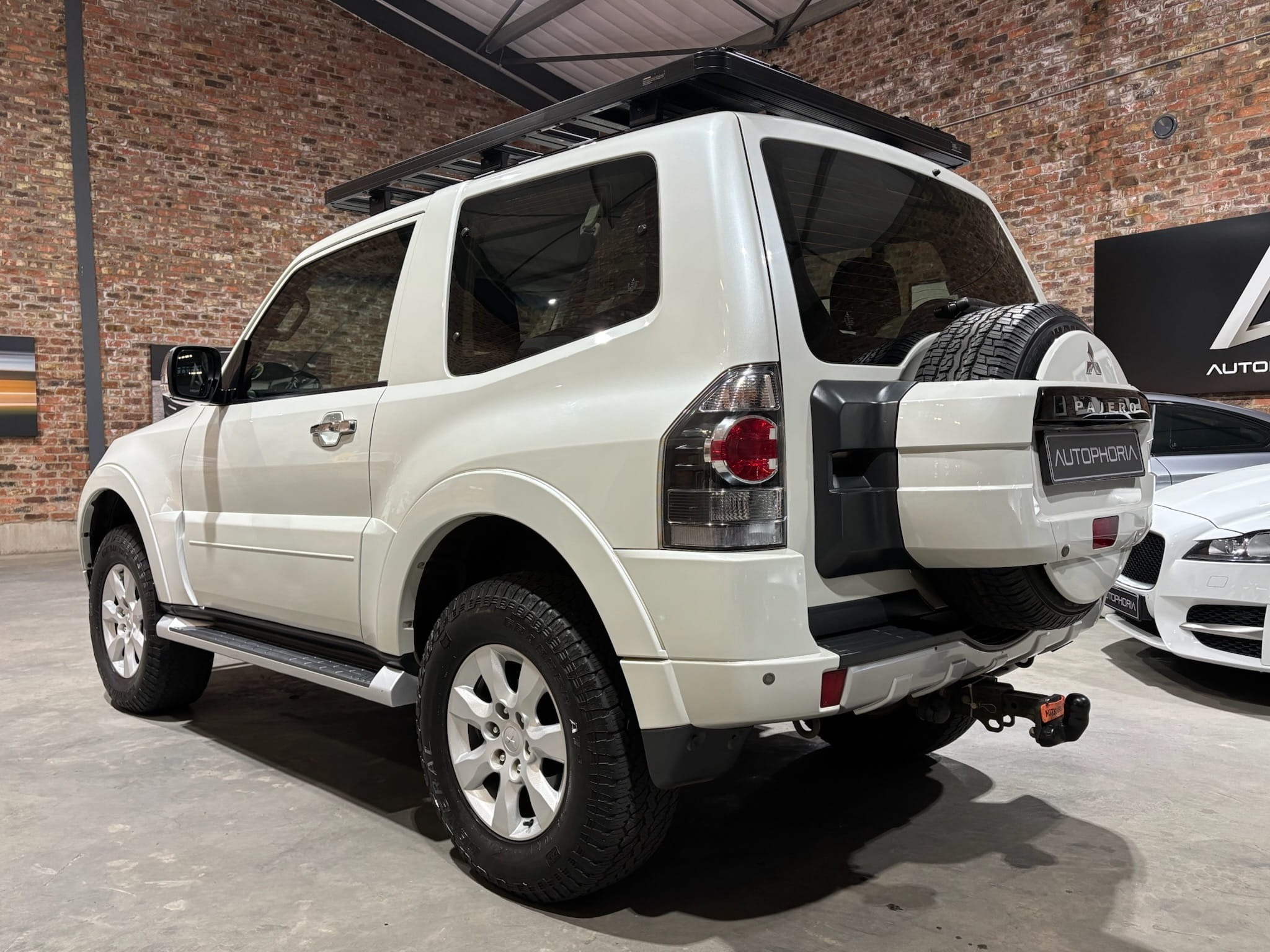 2013-Mitsubishi-Pajero-3-Door-3.2DI-D-GLS-Autophoria-Fourways-7