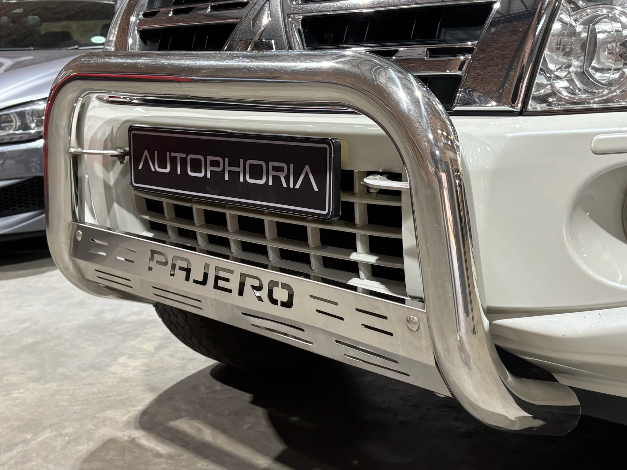 2013-Mitsubishi-Pajero-3-Door-3.2DI-D-GLS-Autophoria-Fourways-9