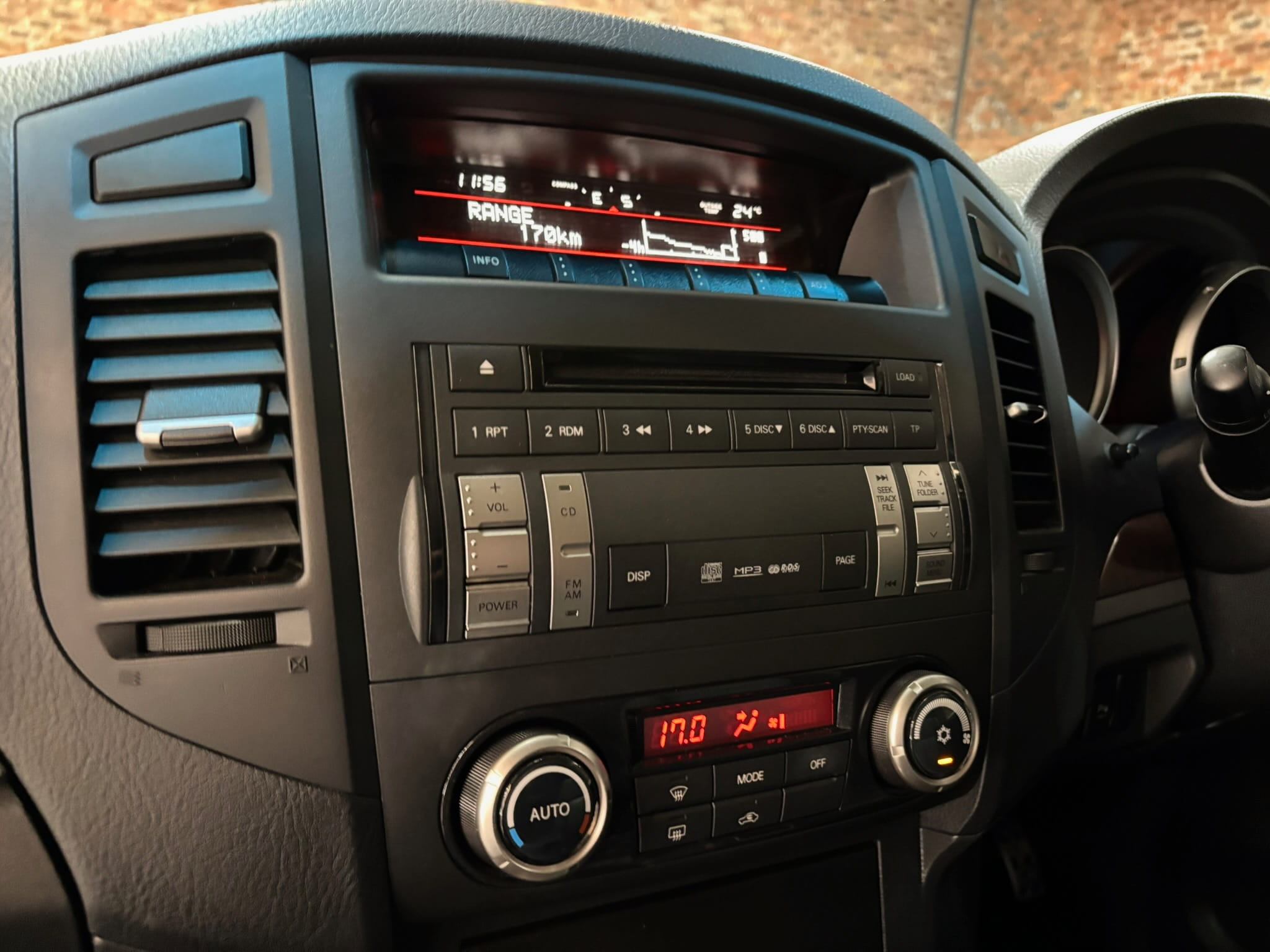 2014-Mitsubishi-Pajero-3-Door-3.2-DI-D-GLS- Autophoria-Fourways-12