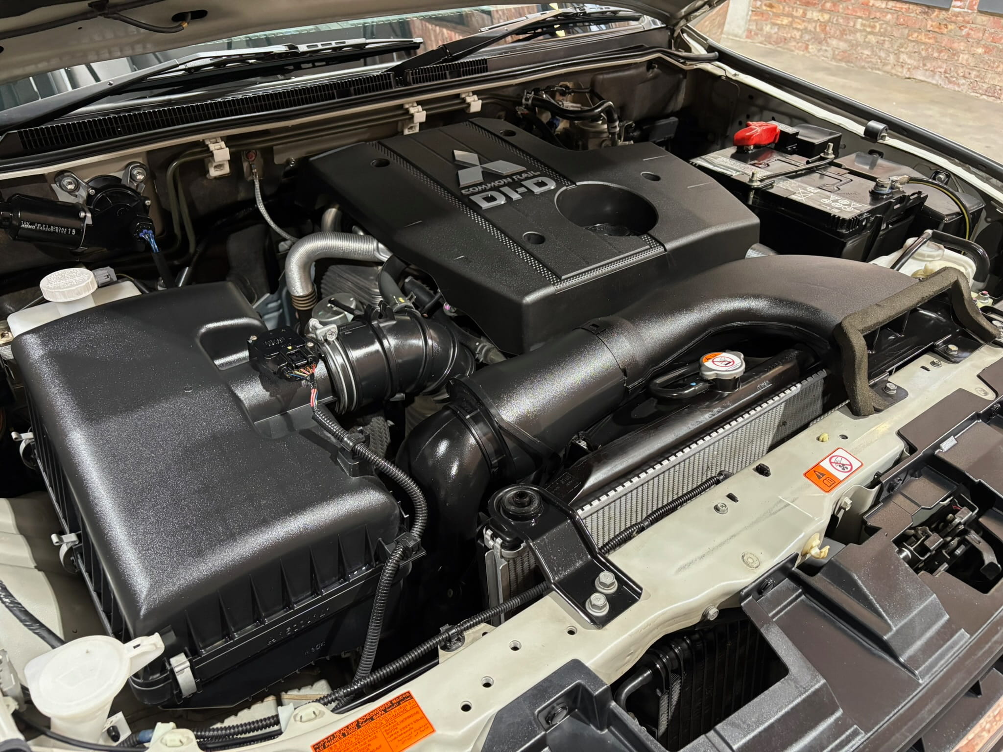2014-Mitsubishi-Pajero-3-Door-3.2-DI-D-GLS- Autophoria-Fourways-15
