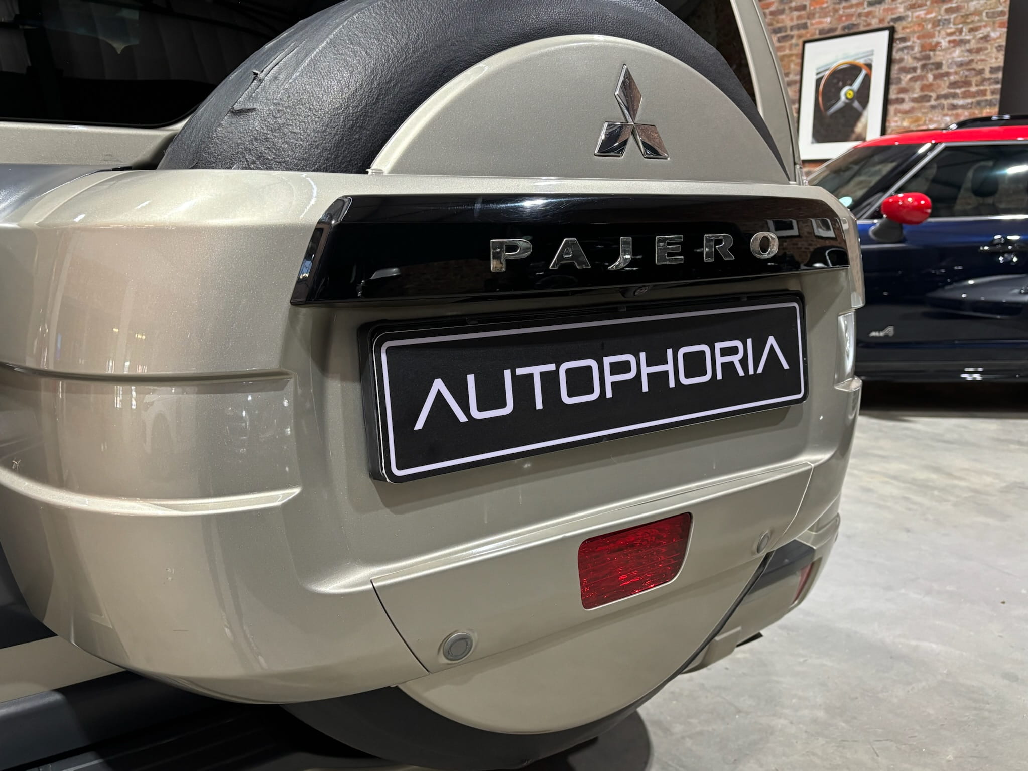 2014-Mitsubishi-Pajero-3-Door-3.2-DI-D-GLS- Autophoria-Fourways-8