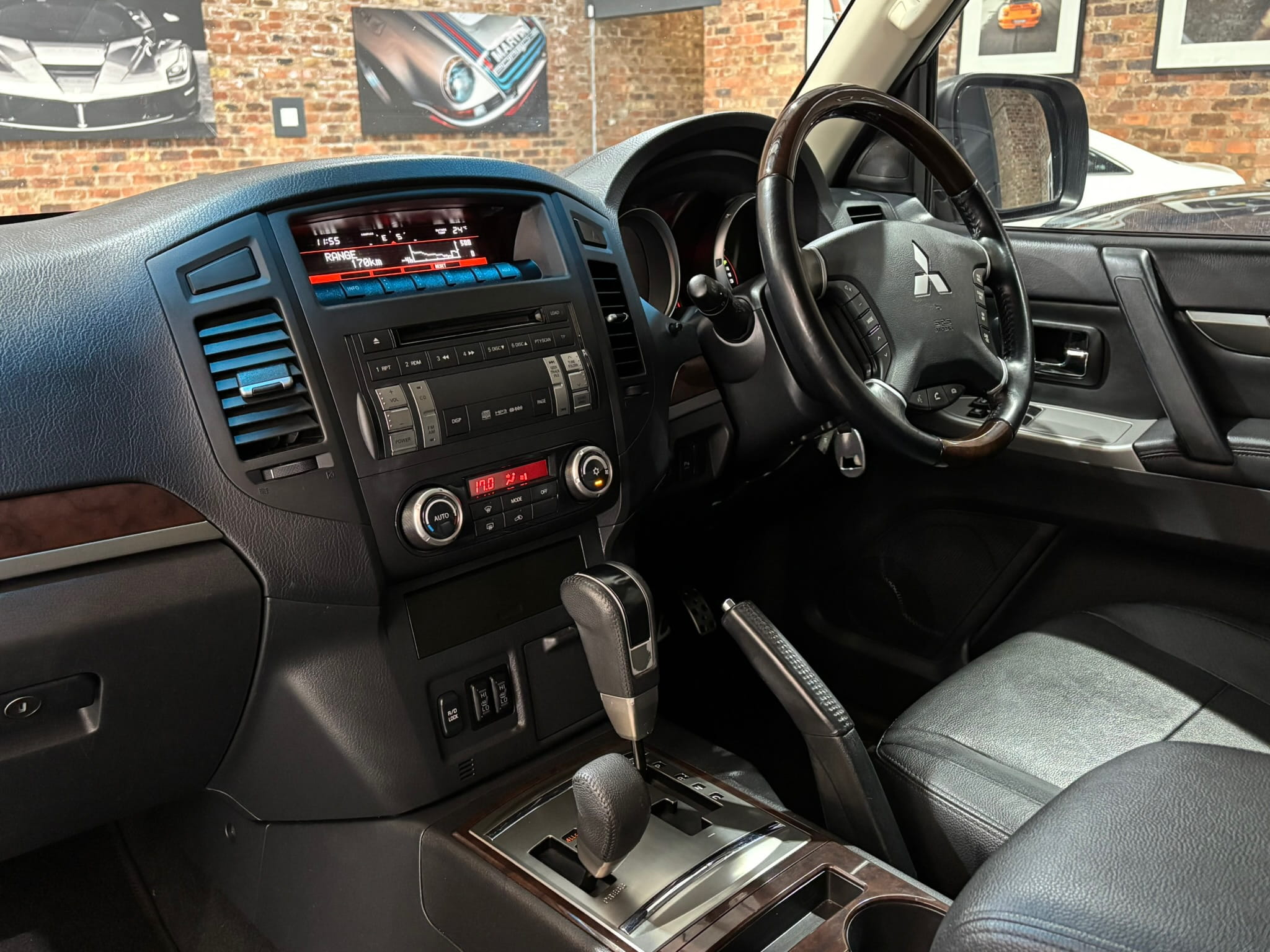 2014-Mitsubishi-Pajero-3-Door-3.2-DI-D-GLS- Autophoria-Fourways-9