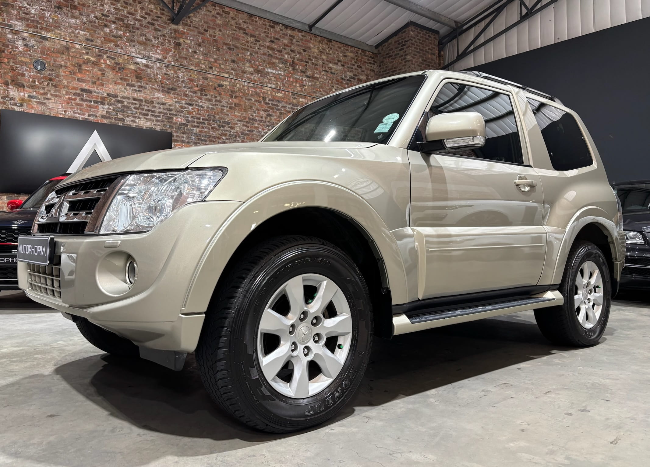 2014-Mitsubishi-Pajero-3-Door-3.2-DI-D-GLS- Autophoria-Fourways-6